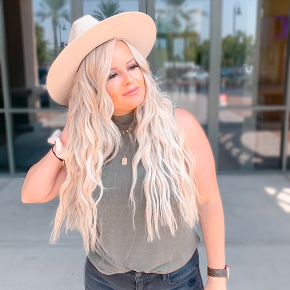 Meet your Posher, Whitney - Picture 2 of 6